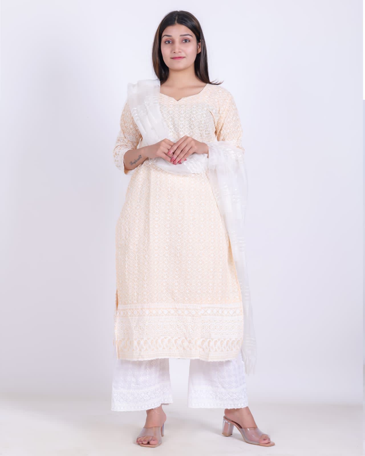 Buy online White Cotton Chikankari Kurti from Kurta Kurtis for Women by Ada  for ₹1660 at 0% off | 2024 Limeroad.com