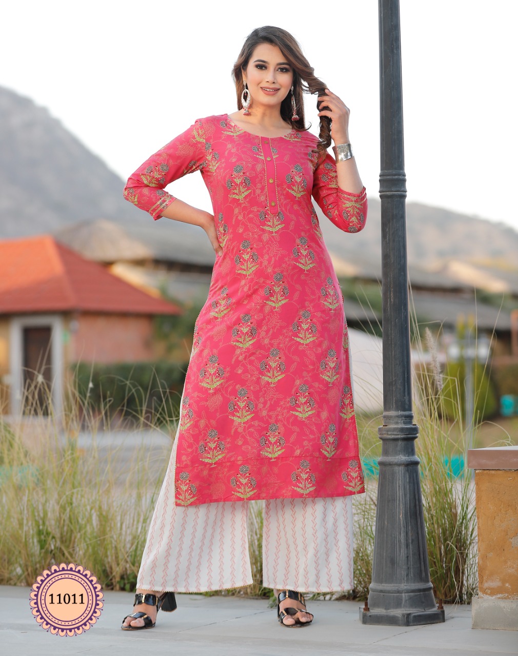 Mandarin Neck Red Printed Slub Rayon Kurti With White Pencil Pants –  Chandler Fashions