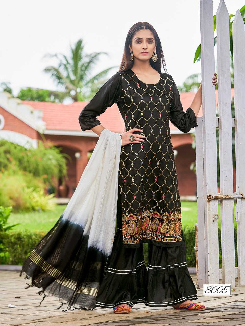 Buy Black Chanderi Embroidered Dori V Neck Ruched Kurta Set For Women by  Beige Online at Aza Fashions.