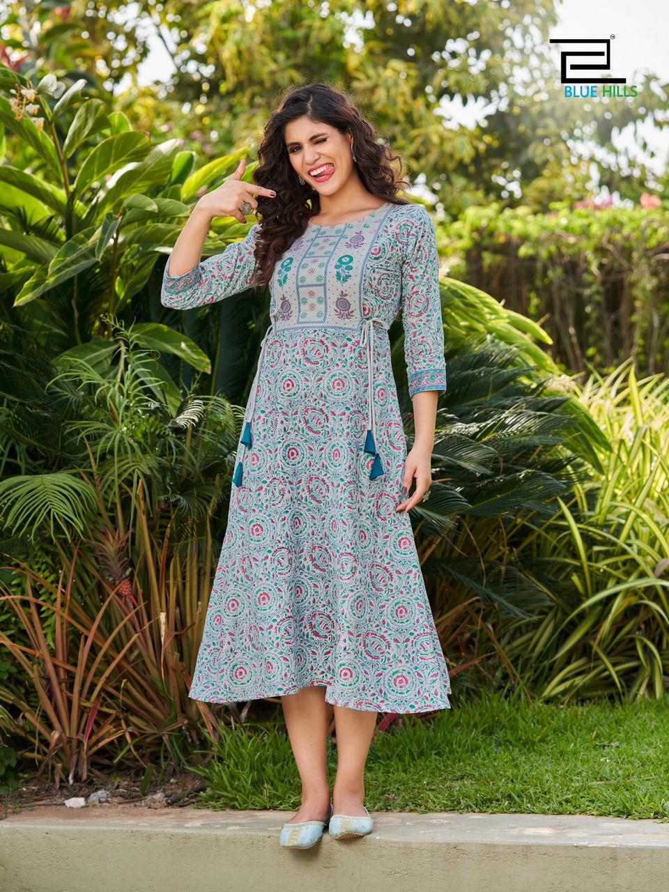 15 Best Collection of Women's Kurta Tops In Trend | Cotton kurti designs, Kurti  designs, Simple kurta designs